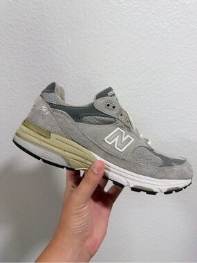 New Balance Men's 993 Grey Suede Running Shoe